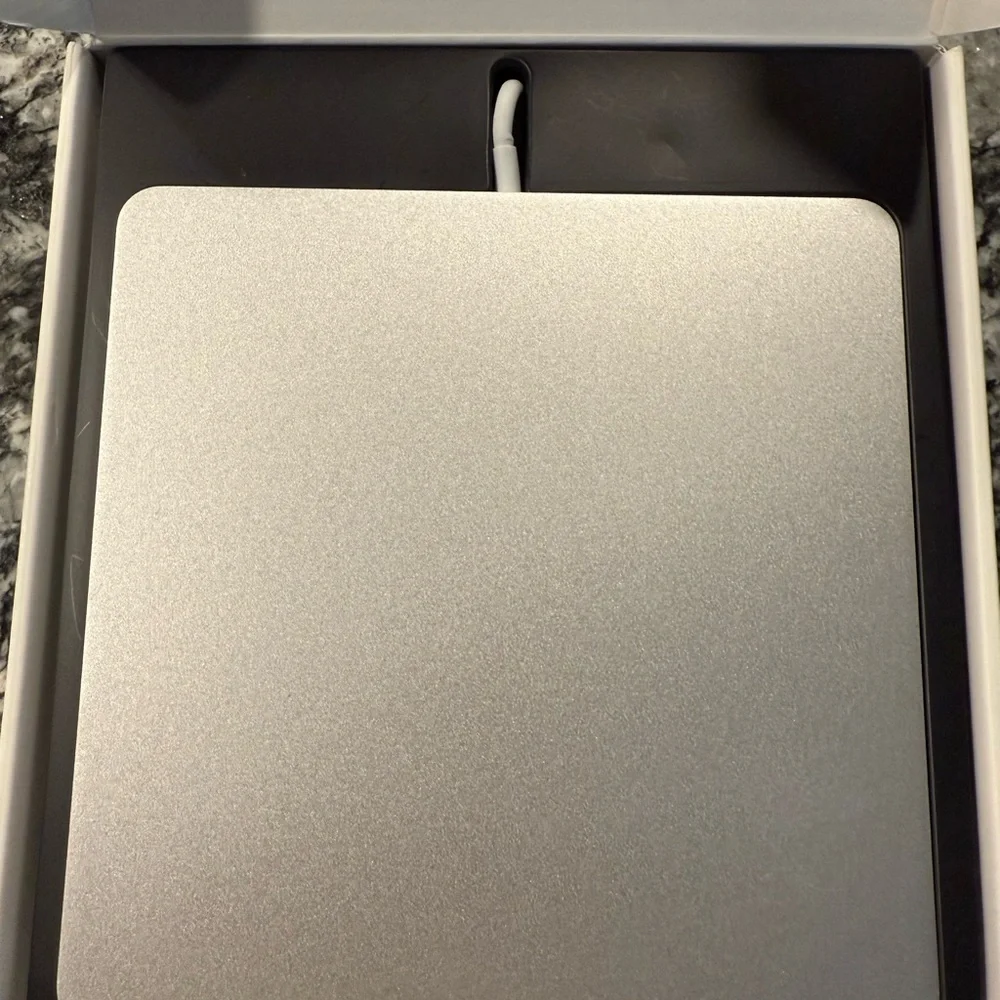 Apple Silver USB SuperDrive External Optical Drive - Picture 2 of 4